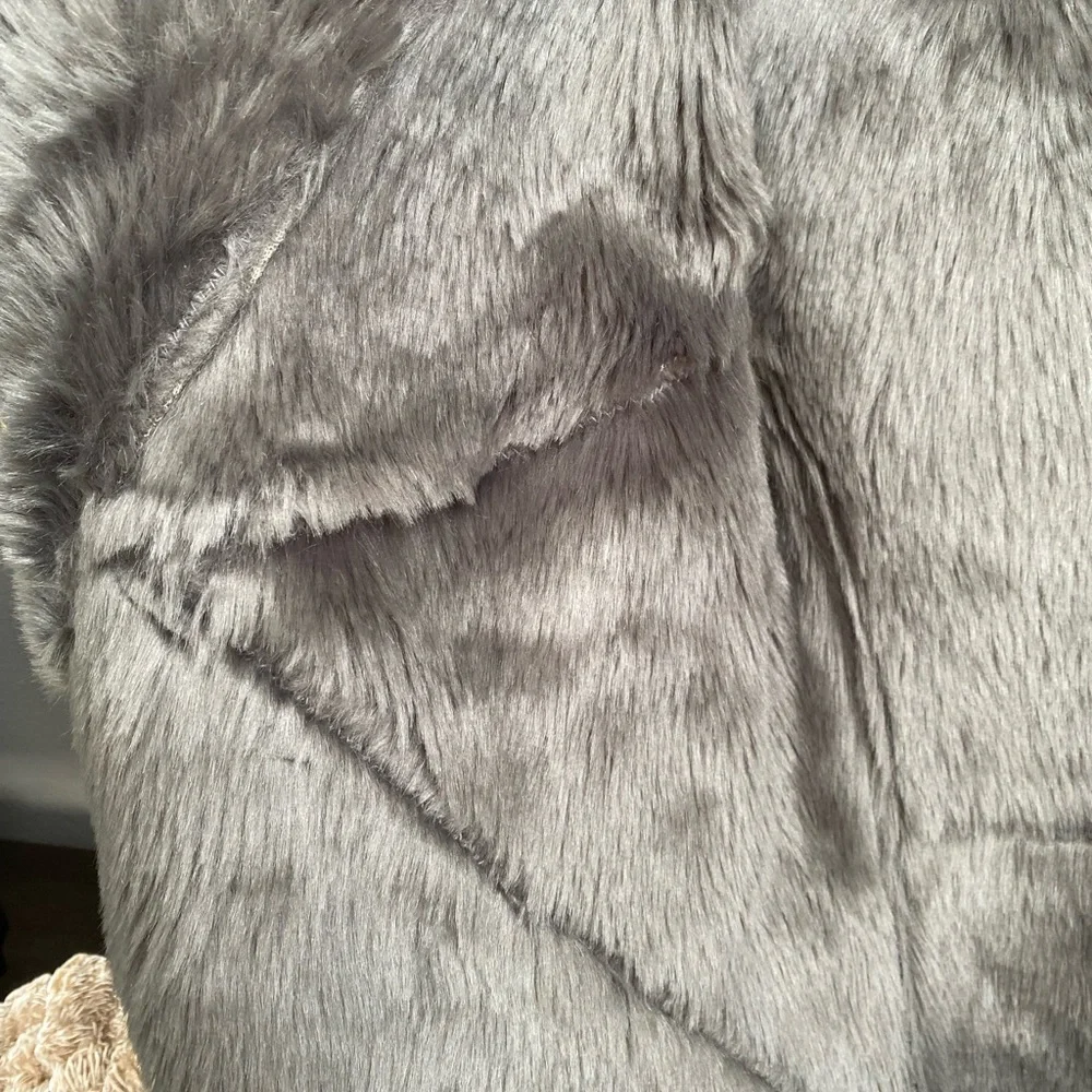 Sabine Women’s Vest Gray Faux Fun Lining Size Medium Faux Suede‎